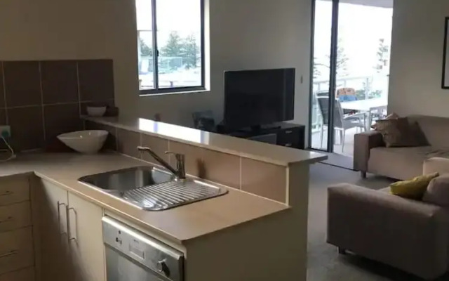 Modern 2 Bedroom Ocean View Apartment In Burleigh Heads