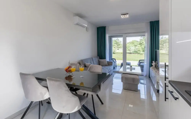 Scenic Kastel Luksic Apartments