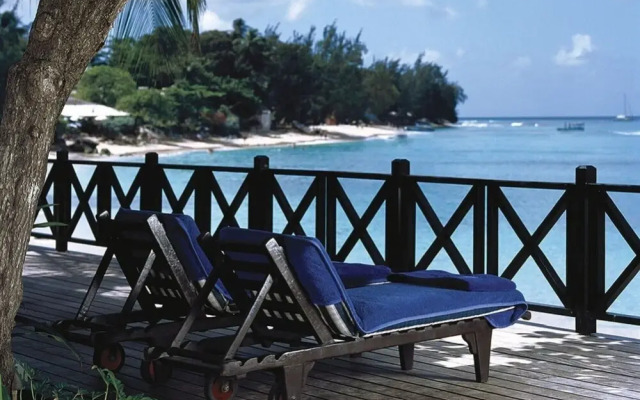 Sungazer - Holetown Apt & Beach Club on West Coast