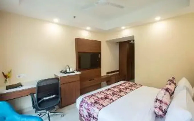 Hotel Luxe Opera NH8 – 7km from IGI Airport Delhi