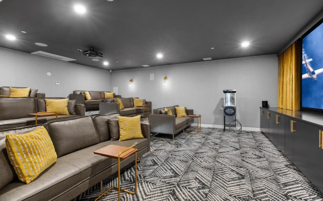 One Lux Stay at G8