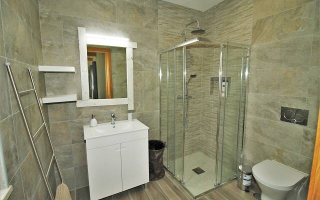 Semi-detached Villa With Pool In Rural Setting