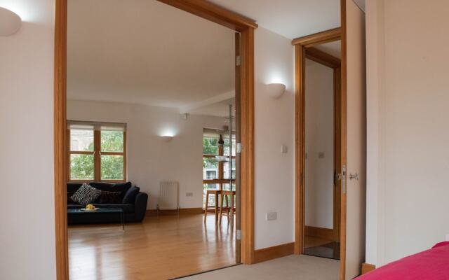 Lovely 2 Bedroom Flat in Excellent Location
