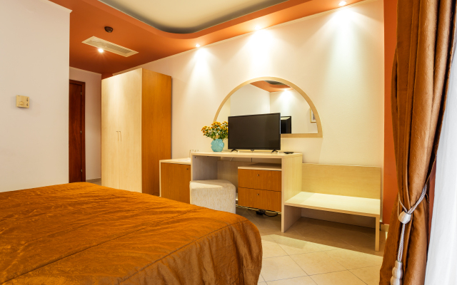 Golden Pearl Hotel