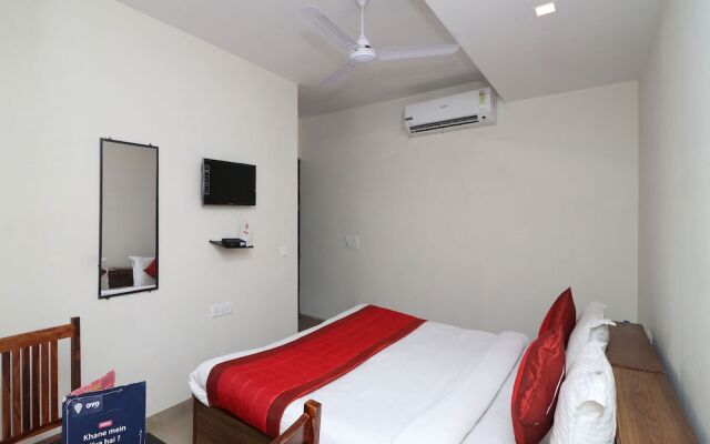 OYO 13301 Mayesha residency