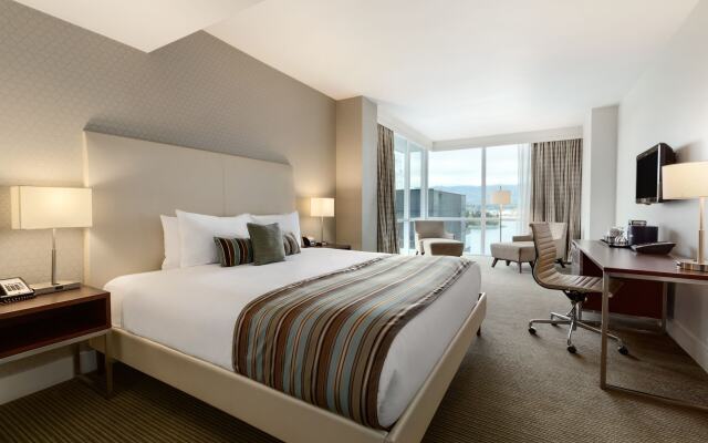 Coast Coal Harbour Vancouver Hotel by APA