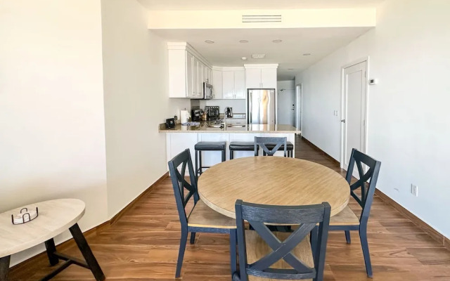 Steps to Sandy Beach Pool Renovated 2BR Condo