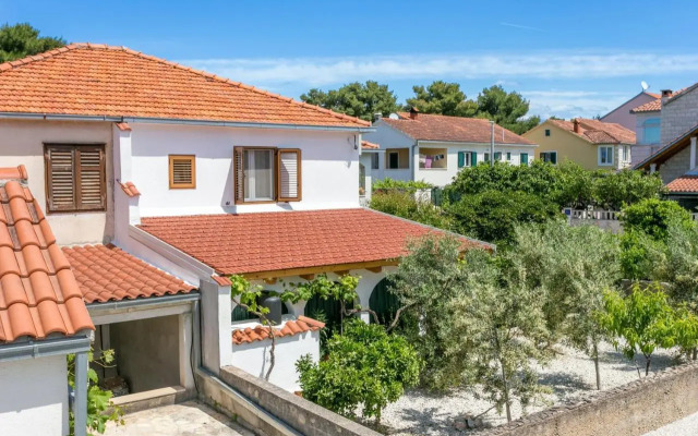 Apartments with a parking space Mirca, Brac - 729