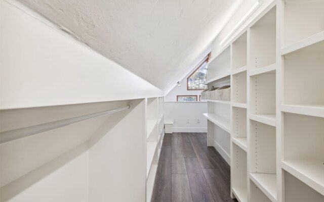 Chalet Blue 2 Bedroom Home by RedAwning