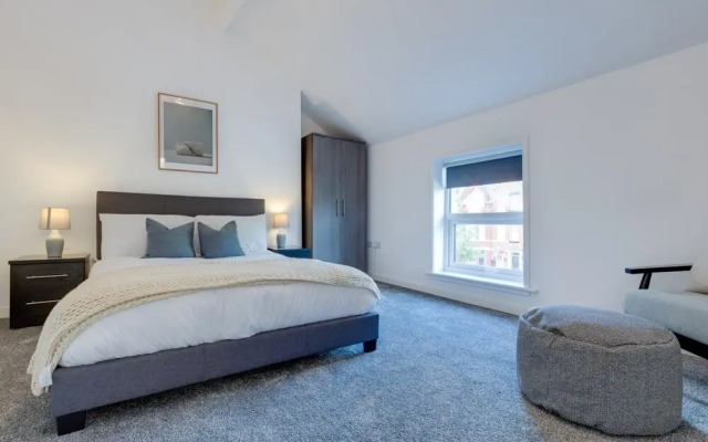 Scarborough 2BR Apt Near Beach & Park