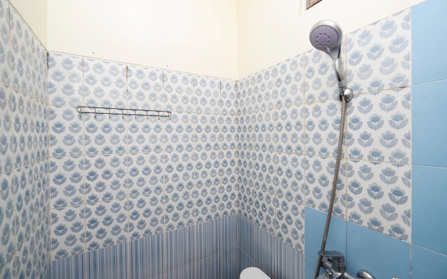 Trision Hostel by OYO Rooms