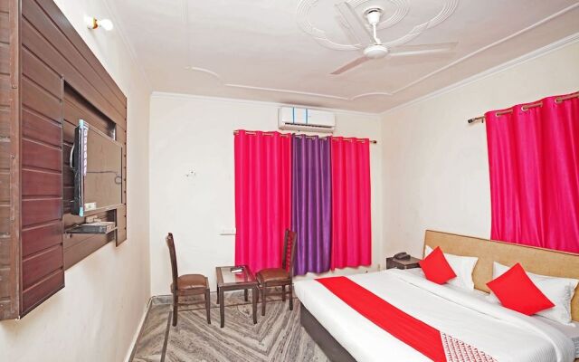 OYO 30480 Hotel Mohan Palace