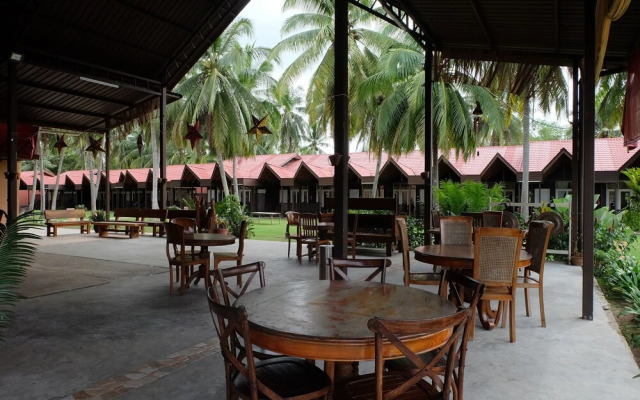 Raintree Beach & Golf Resort
