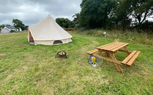 Cozy Dog Friendly Hot Tent With Log Burner & Logs