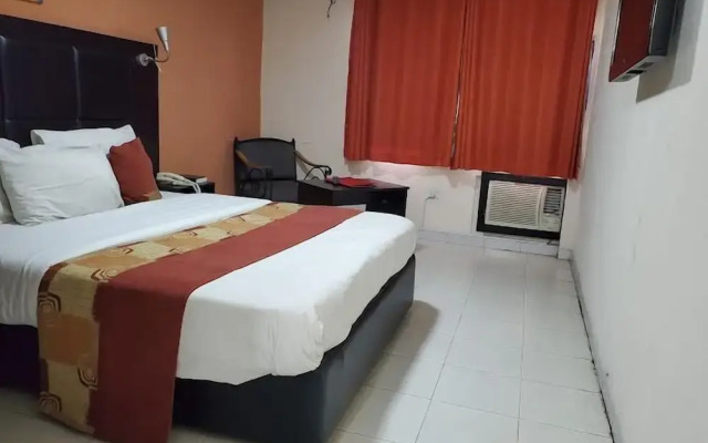 Davies Hotels