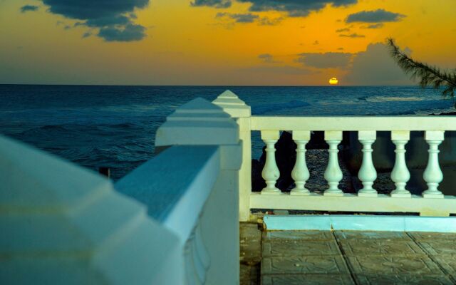 Dover Beach Hotel