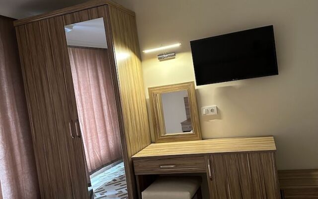 Era Holiday Hotel