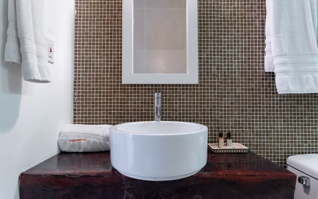 NL21 On 5th Av. 2 Bedroom Condo