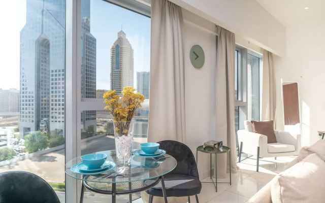 Bright and spacious Studio in DIFC