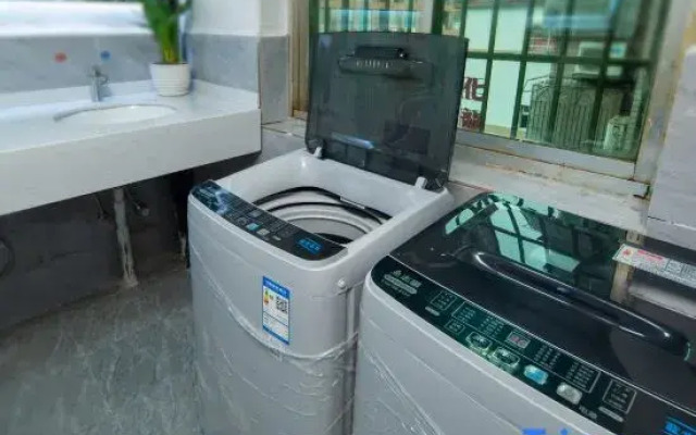 Jiyi Youth Hostel (Wuyi Square Huangxing Square)