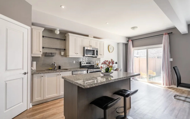 GLOBALSTAY. Modern Lake Ontario Townhomes