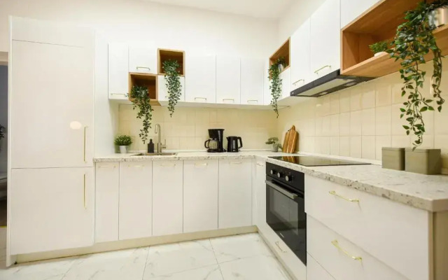 GOLDEN LEAF - Stunning Central 1BR Apt