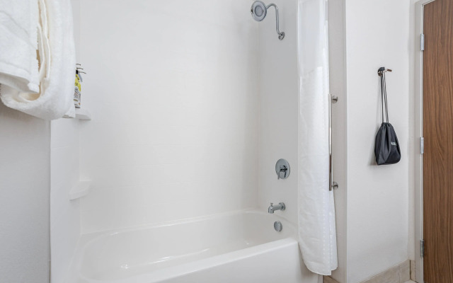 Holiday Inn Express & Suites Elkhart North by IHG