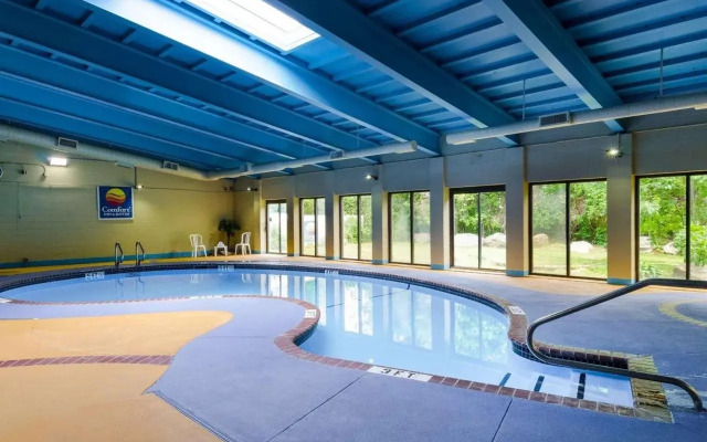 Comfort Inn & Suites Fall River