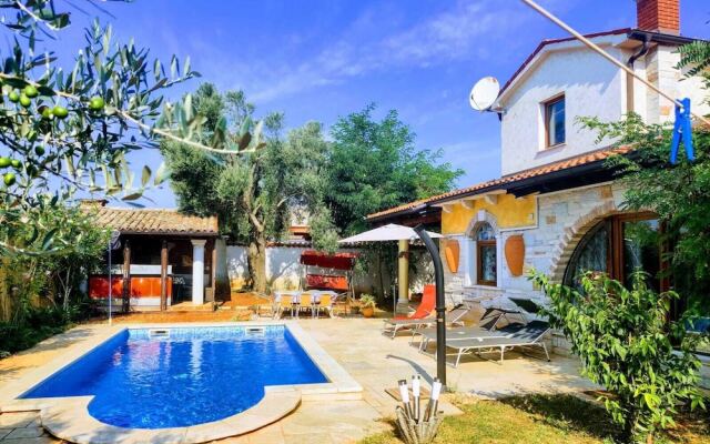 Family Rustic House With Private Pool