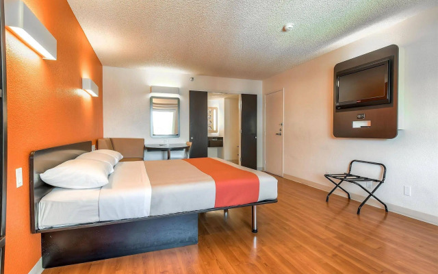 Motel 6 Anaheim Maingate