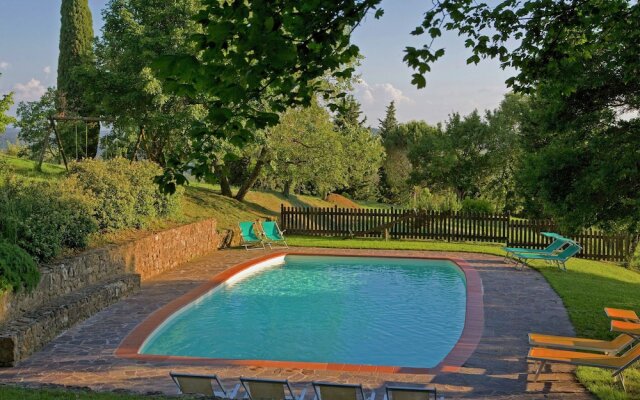 Hill-view Apartment in Lucignano With Private Terrace
