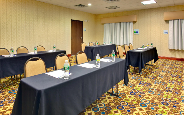 Holiday Inn Express & Suites Dewitt (Syracuse) by IHG