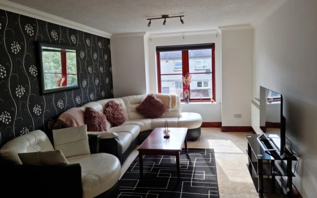 Superb 2 Bedroom Flat Tillicoultry