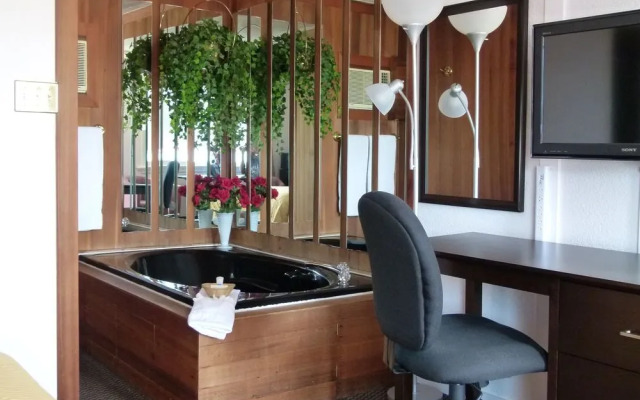 Country Squire Motel