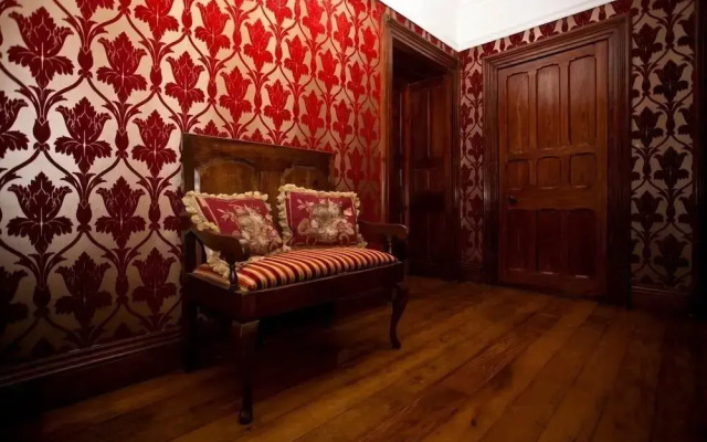 Parc Le Breos House