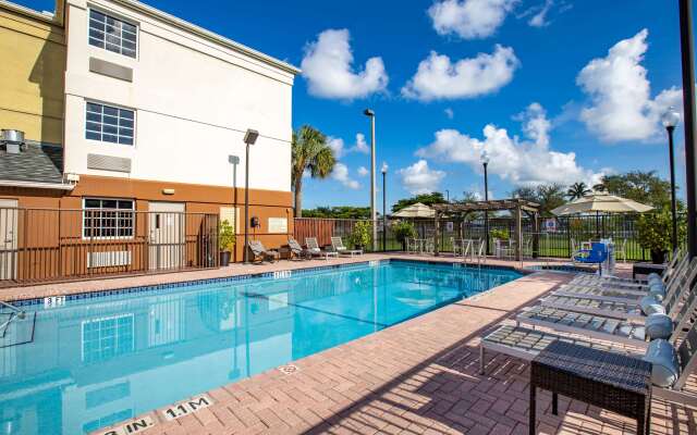 Sonesta Simply Suites Miami Airport Doral