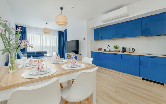 Blue Apartment With Sea View by Renters