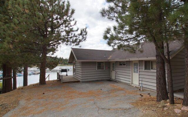 Lakefront Retreat