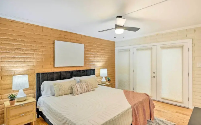 Stunning Old Town Condo: Pool & Sunset Views!