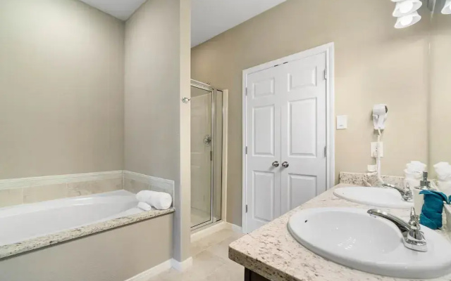 Experience a First Class Stay - 2 BDRM