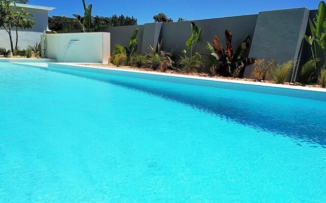 House With 7 Bedrooms in Estói, With Wonderful sea View, Shared Pool, Enclosed Garden - 18 km From the Beach