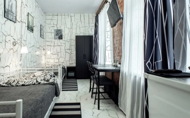 Black&White na 1-y Krasnoarmeyskoy