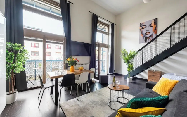 Modern loft-apart near metro Křižíkova