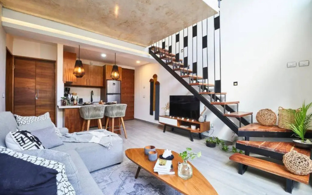 Neem 11 Stylish&Bright APT 2 Pools, AC, Gym & 50MB WIFI