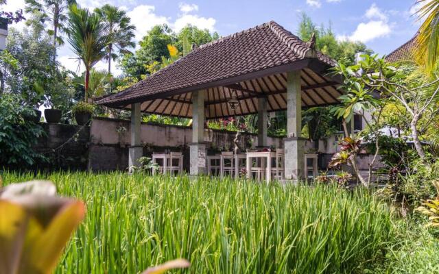 Adi Santia Bungalows
