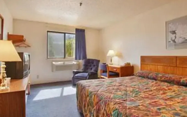 Super 8 Lewiston Auburn Area
