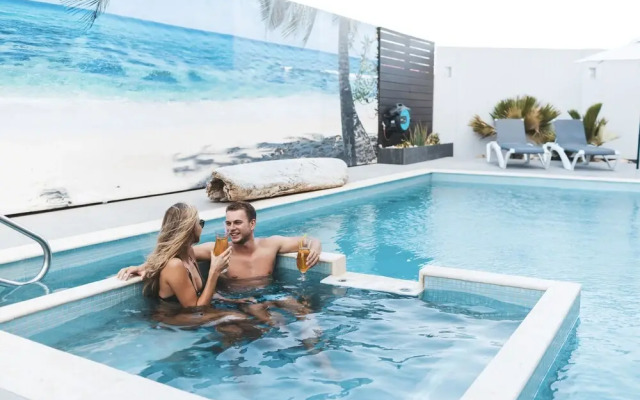 Gray Door Apartments - Adults Only