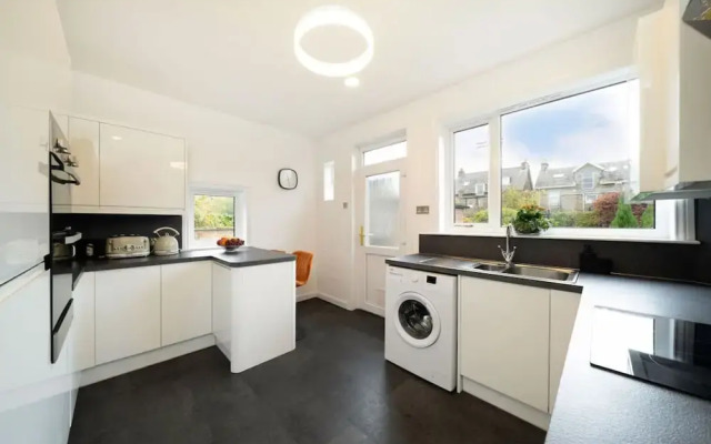 Taigh Tatha - Stylish 3 bed Home