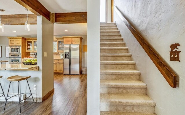 Calderon De La Breck 5 Bedroom Home by Redawning