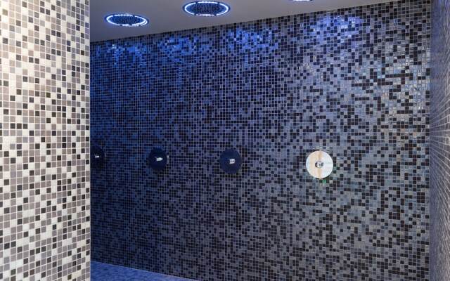 Luxury Apartment With a Balcony in the Lively Arc 2000